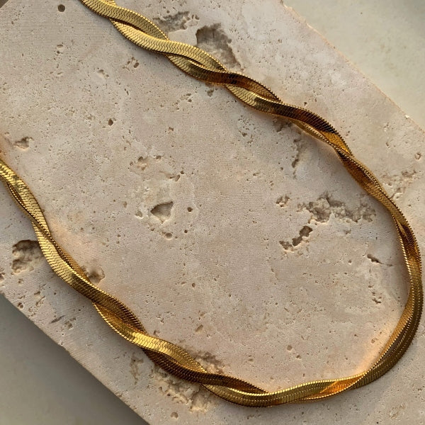 Twisted snake chain